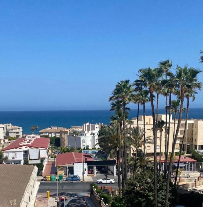 Sunny Seaview Apartament